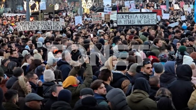 Slavija ispunjena ljudima 